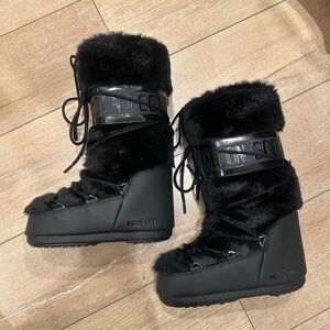 NWT Moon Boot Classic Faux Fur Boots in Black, Size 35-38